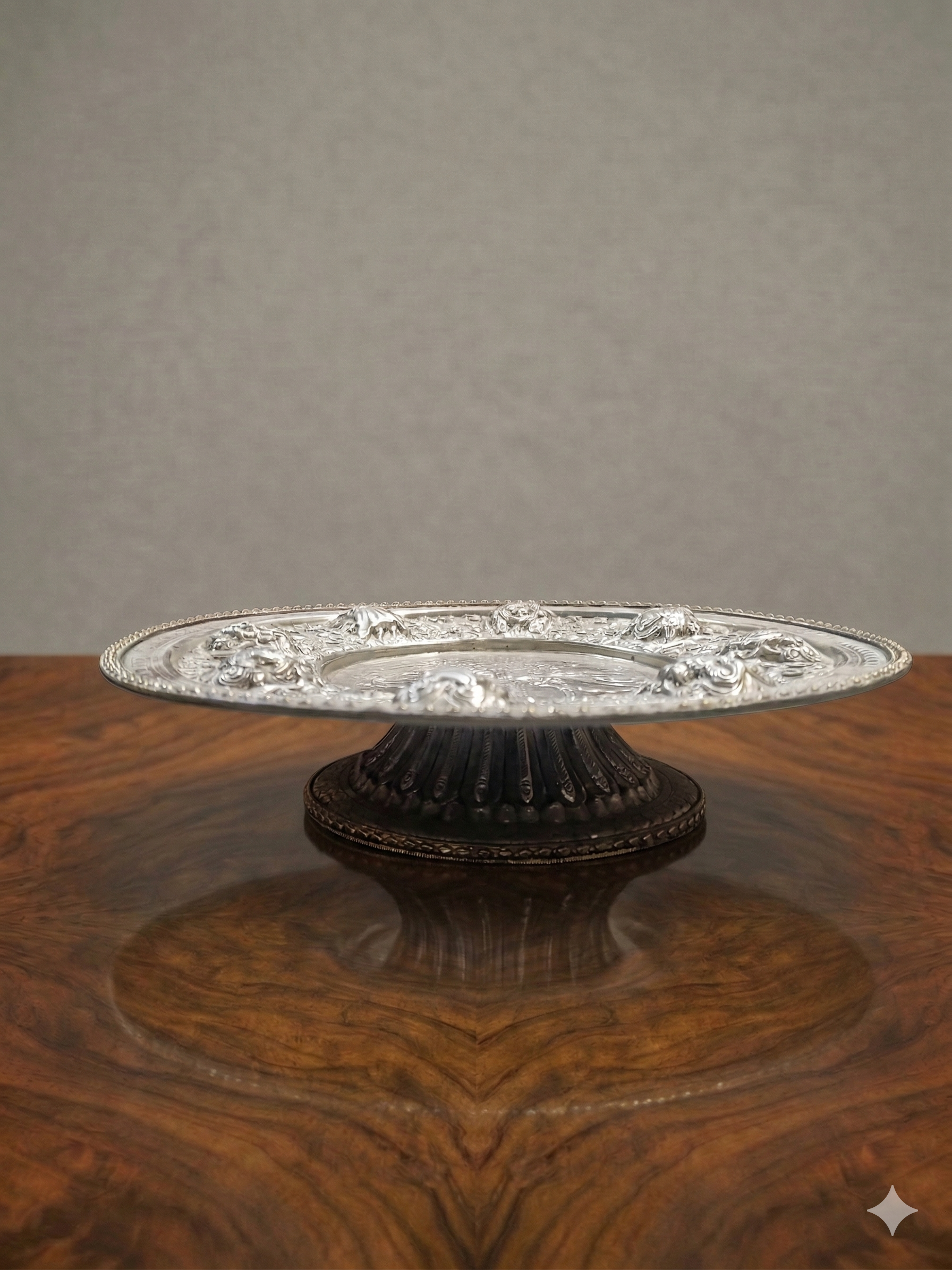 White Metal Mendel Stand (Silver Colour)